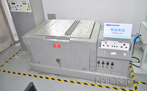 機械碰撞